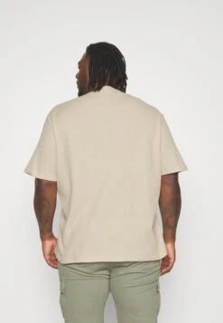 YOURTURN Unisex - Basic T-Shirt -Light Green/ Off-White -Yourturn 2f59b2e8fb1843719da15f2e00e33582