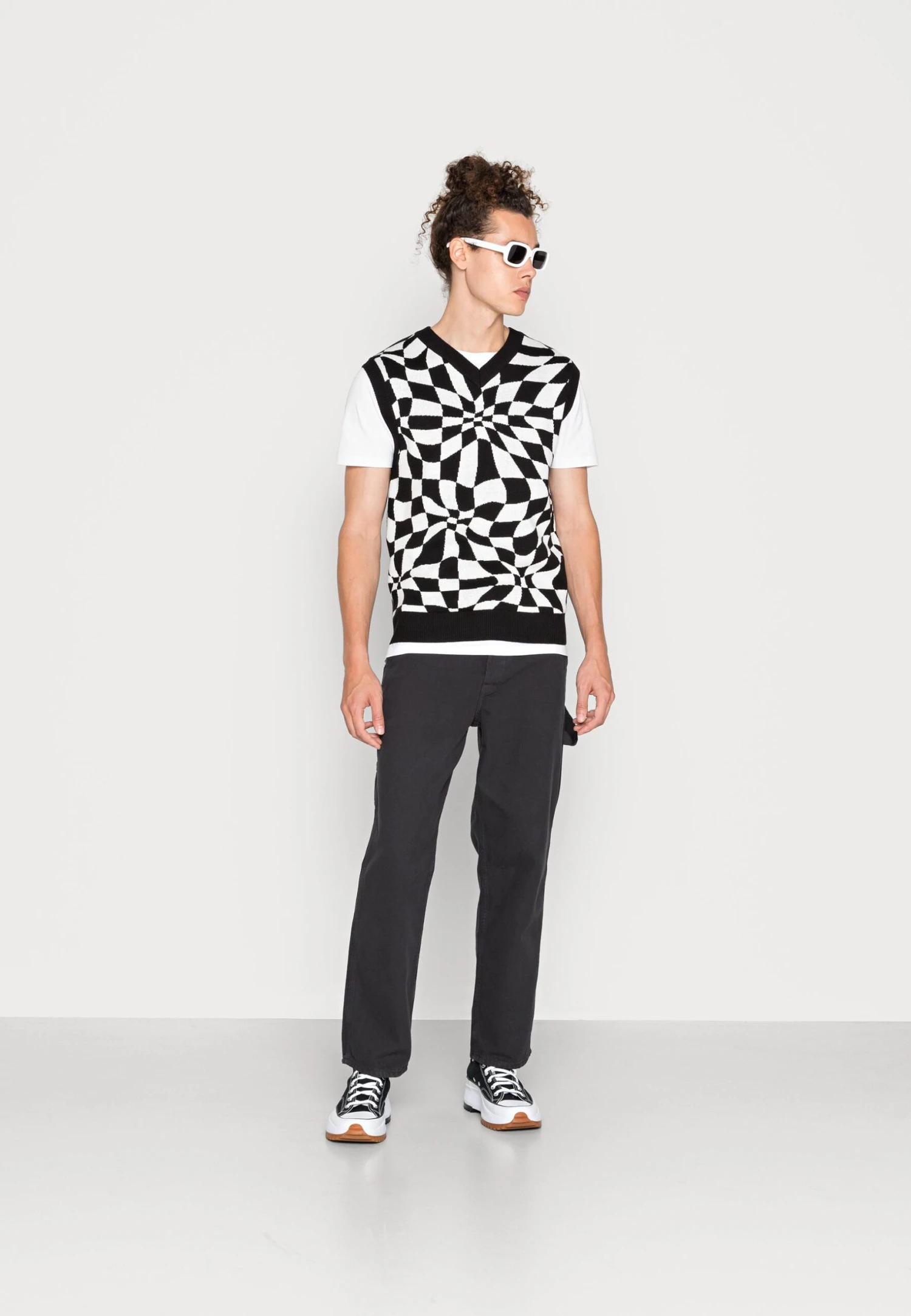 YOURTURN Distorted Check Vest Unisex - Jumper - Black/White 4 YOURTURN Distorted Check Vest Unisex - Jumper - Black/White - Image 2