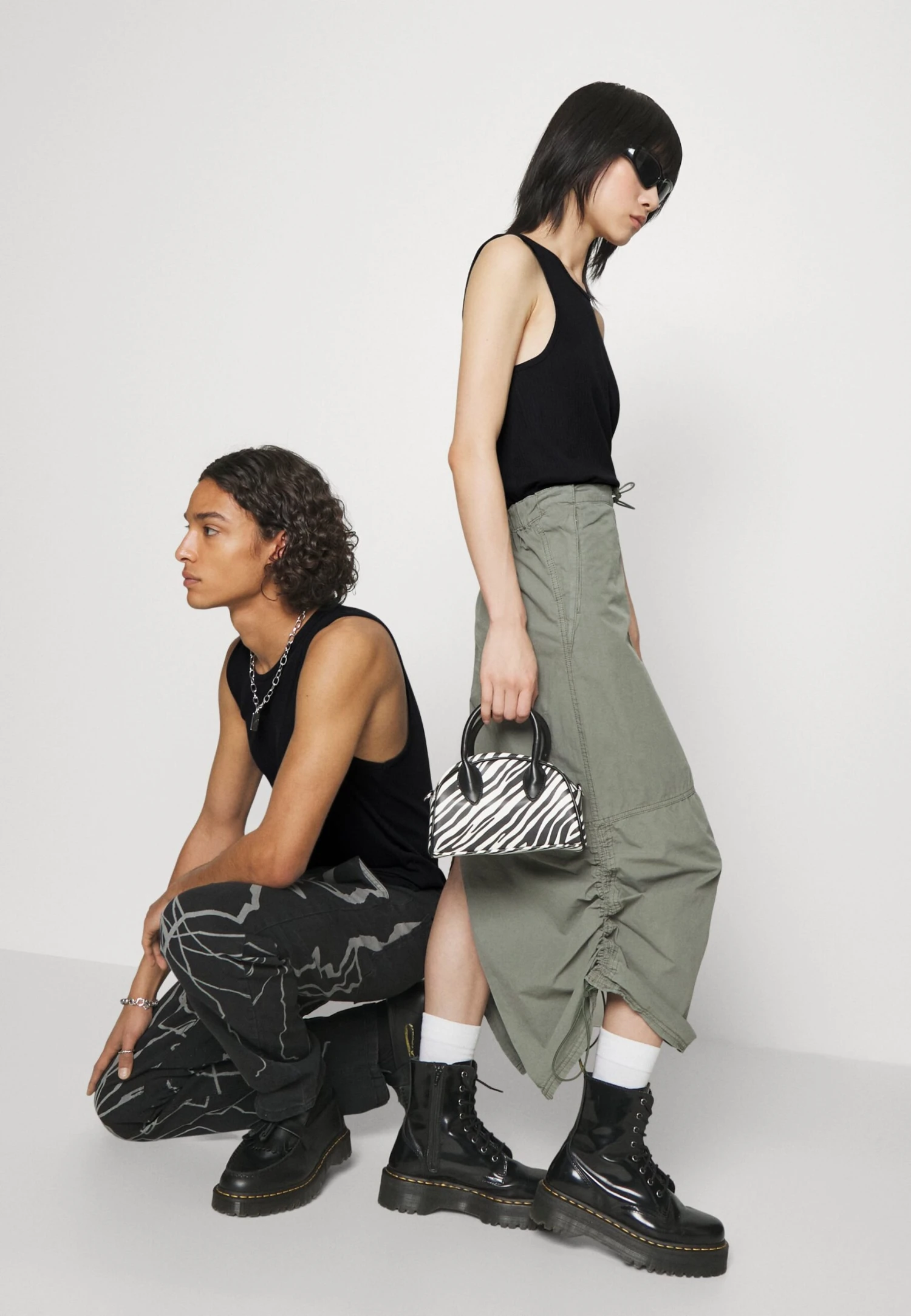 YOURTURN Slim Fit Ribbed Tank Unisex 2 Pack- Top - White/Black 4 YOURTURN Slim Fit Ribbed Tank Unisex 2 Pack- Top - White/Black - Image 2