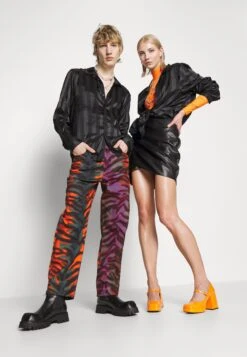 YOURTURN Festive Unisex - Shirt - Black -Yourturn 46aef2ab5be6497c873b85860e84630f