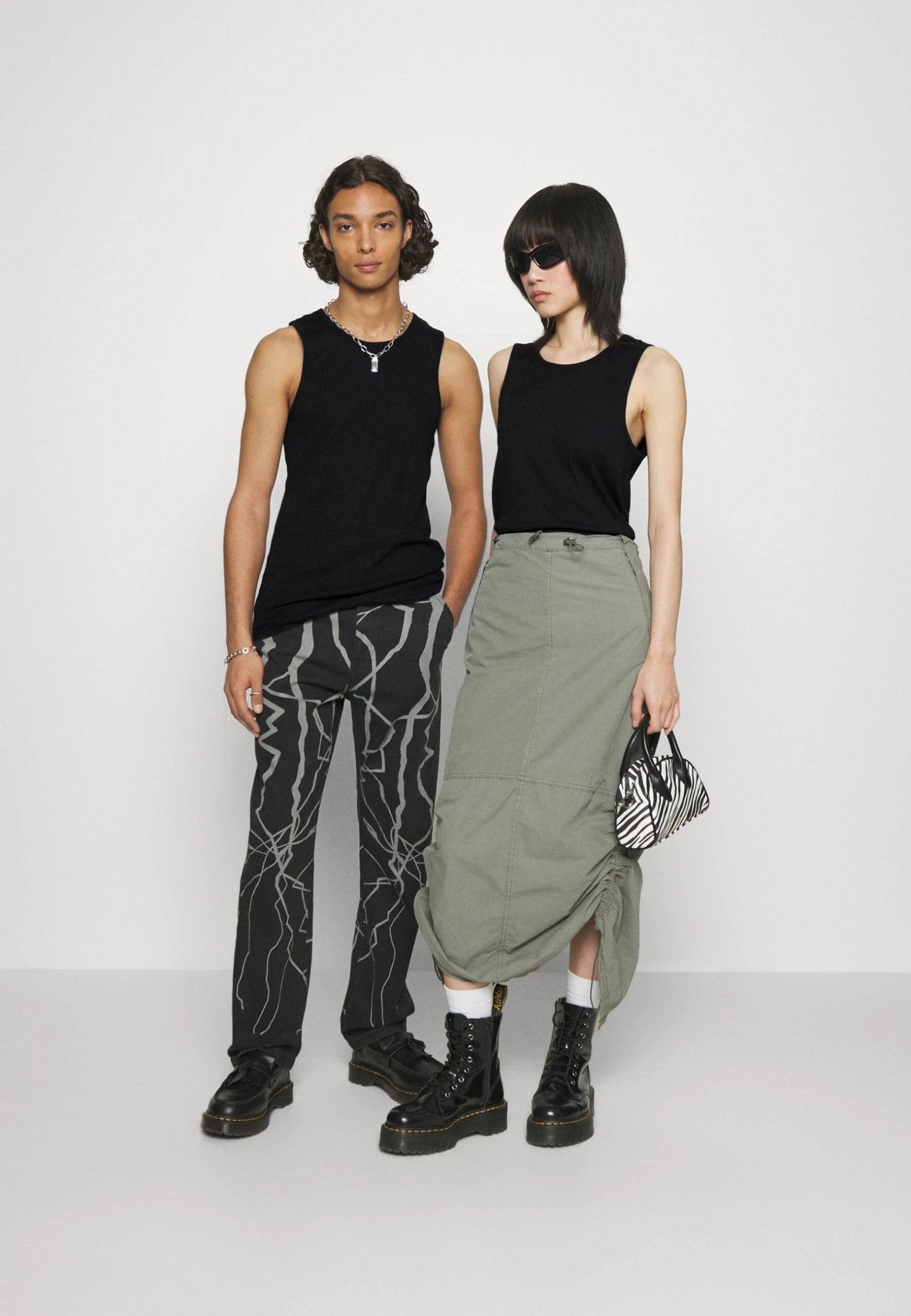 YOURTURN Slim Fit Ribbed Tank Unisex 2 Pack- Top - White/Black 3 YOURTURN Slim Fit Ribbed Tank Unisex 2 Pack- Top - White/Black