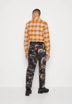 YOURTURN Phluid Unisex - Relaxed Fit Jeans - Black Denim 10 YOURTURN Phluid Unisex - Relaxed Fit Jeans - Black Denim -Yourturn 4bc69e668d3e4e9183aebe8ece2004ad