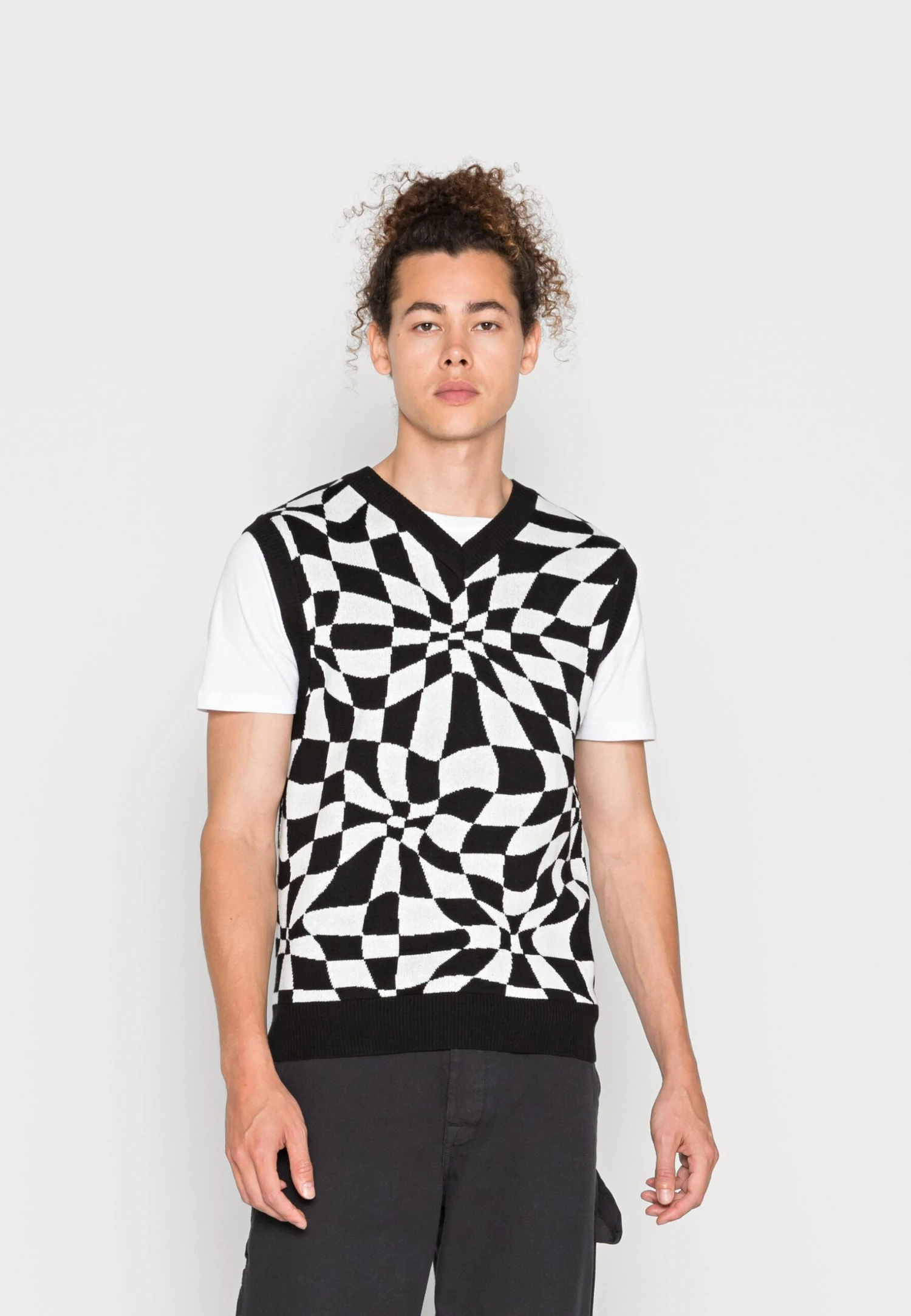 YOURTURN Distorted Check Vest Unisex - Jumper - Black/White 3 YOURTURN Distorted Check Vest Unisex - Jumper - Black/White