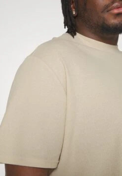 YOURTURN Unisex - Basic T-Shirt -Light Green/ Off-White -Yourturn 4efa04889fe14a52a8a0c10786bf9fb2