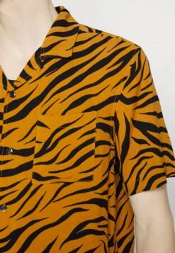 YOURTURN Genderless Resort- Shirt - Black -Yourturn 5dde879b65a447d297925fb578b18a6a