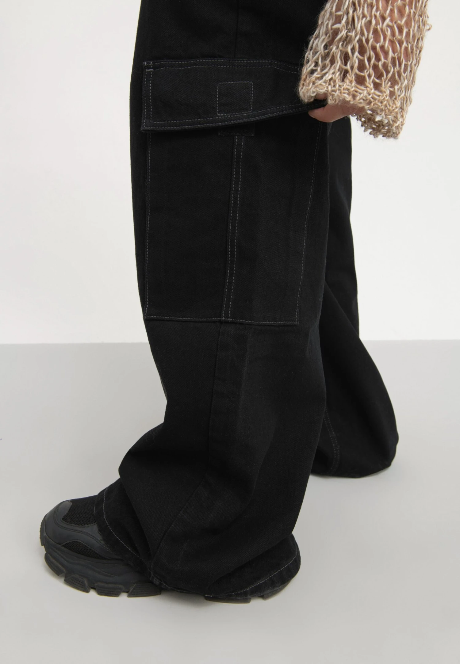 YOURTURN Unisex - Relaxed Fit Jeans - Black Denim 8 YOURTURN Unisex - Relaxed Fit Jeans - Black Denim - Image 6