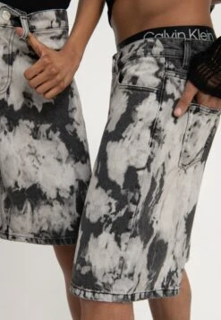 YOURTURN Unisex - Denim Shorts - Black Denim -Yourturn 6f57c0c64b7d40299b512707a370f88a