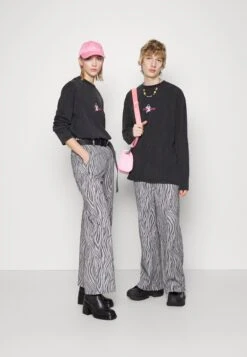 YOURTURN Sweatshirt - Black -Yourturn 77b27f6a351446cebeef50dc2b79123b