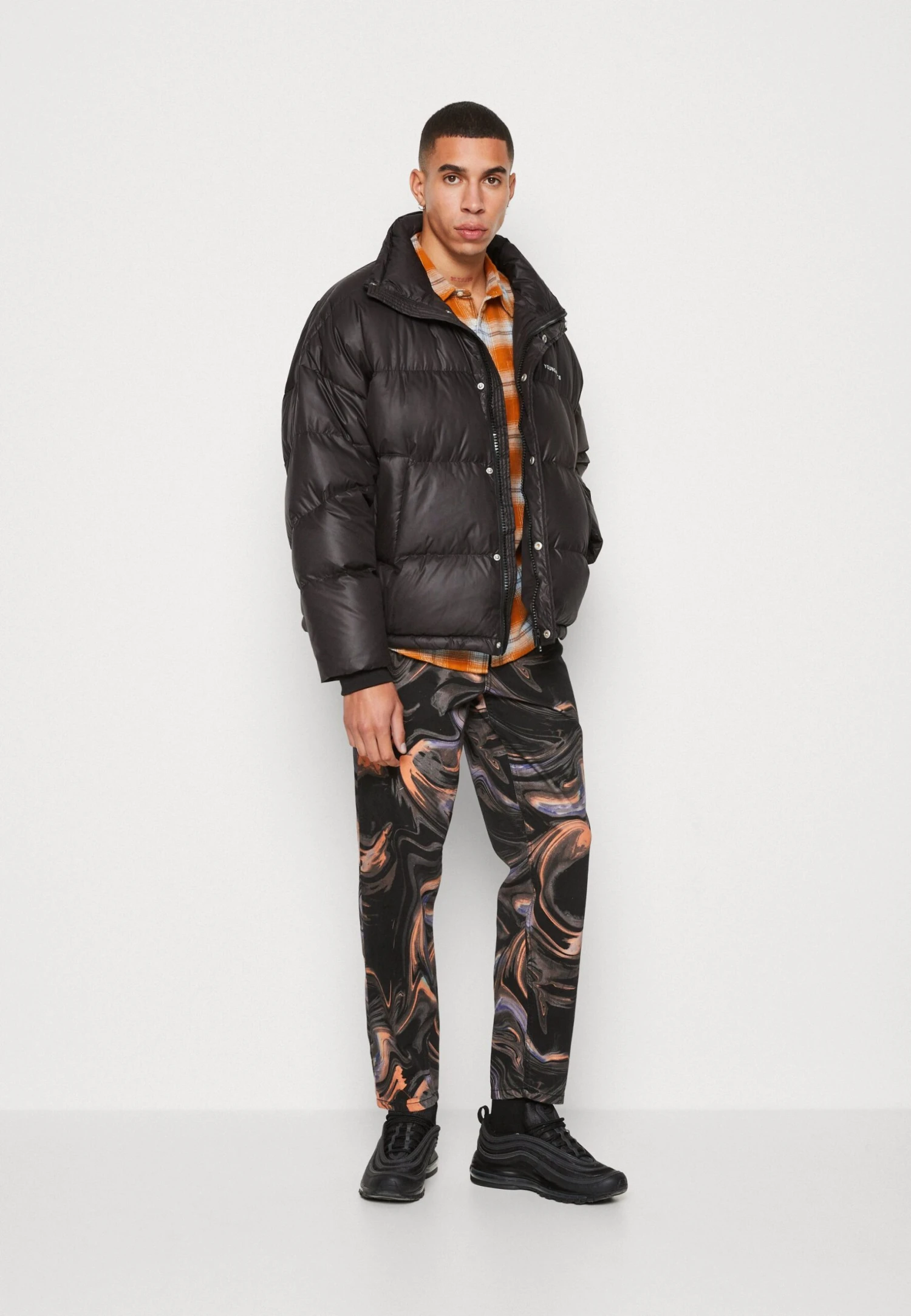 YOURTURN Phluid Unisex - Relaxed Fit Jeans - Black Denim 4 YOURTURN Phluid Unisex - Relaxed Fit Jeans - Black Denim - Image 2