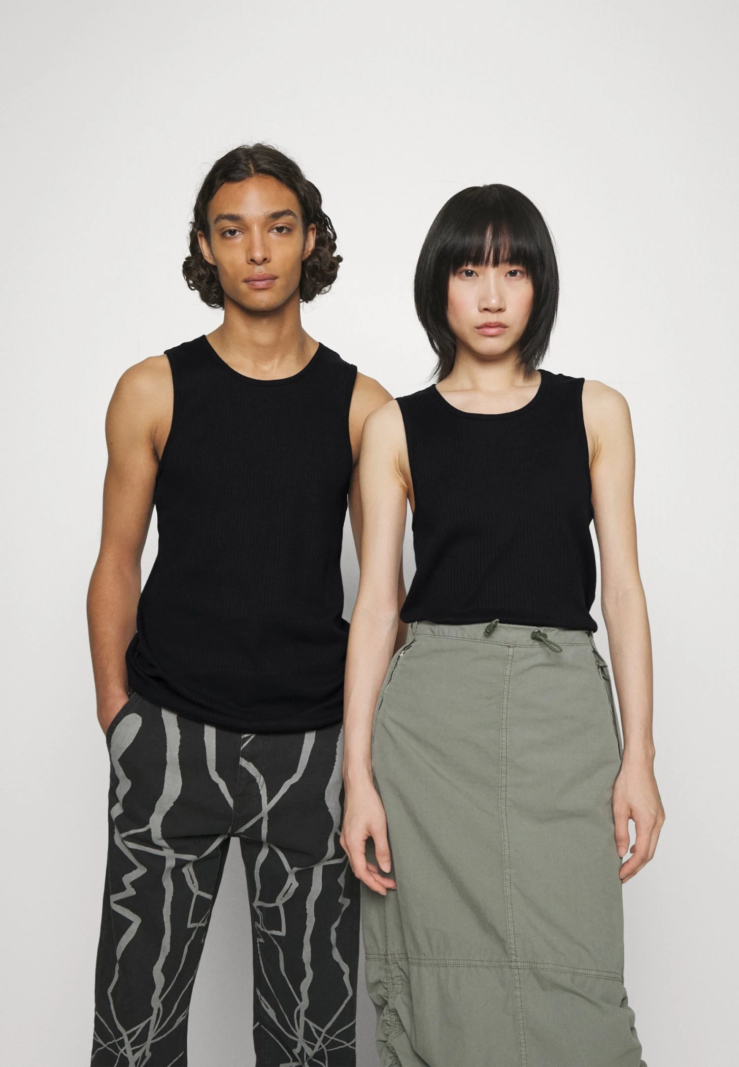 YOURTURN Slim Fit Ribbed Tank Unisex 2 Pack- Top - White/Black 5 YOURTURN Slim Fit Ribbed Tank Unisex 2 Pack- Top - White/Black - Image 3