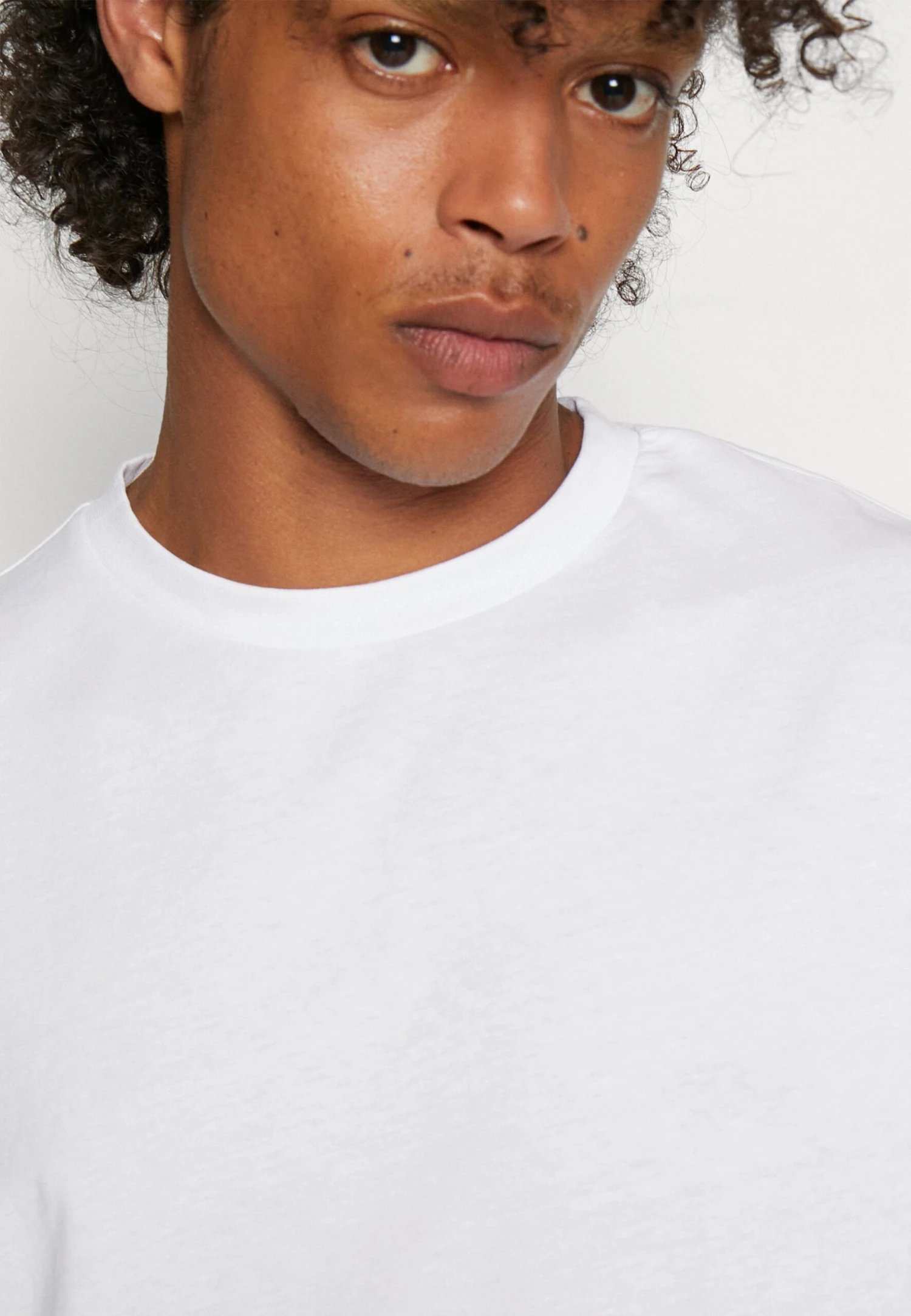 YOURTURN 3Pack Unisex - Basic T-Shirt - White/Dark Grey /Dark Brown 9 YOURTURN 3Pack Unisex - Basic T-Shirt - White/Dark Grey /Dark Brown - Image 7