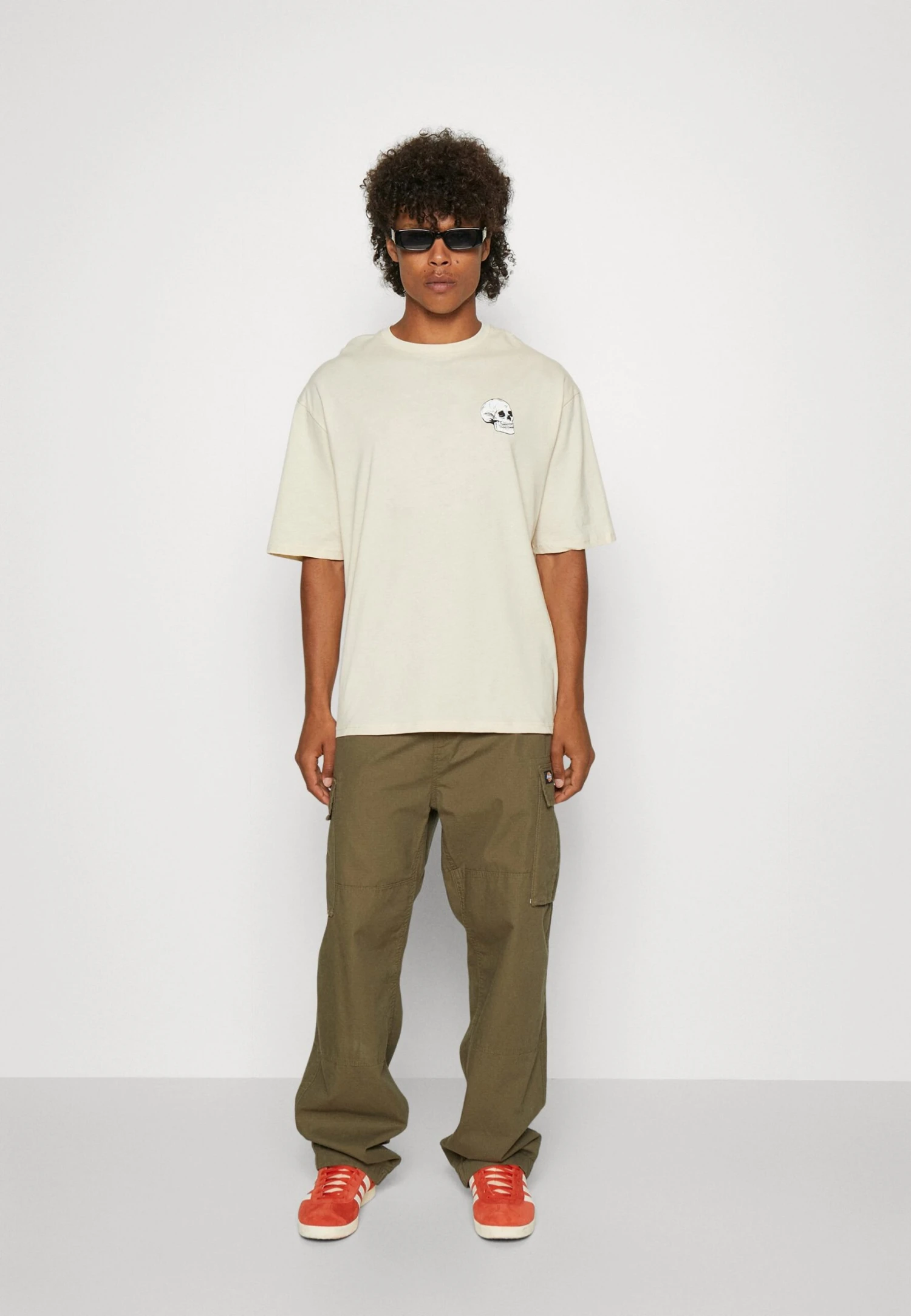 YOURTURN SkullGraphic- Print T-Shirt - Beige 4 YOURTURN SkullGraphic- Print T-Shirt - Beige - Image 2