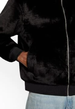 YOURTURN Winter Jacket - Black 13 YOURTURN Winter Jacket - Black -Yourturn bd2c7c34dcc94e1bb50e04c04c1e2f8a