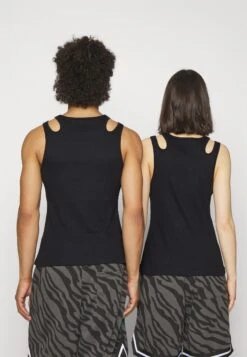 YOURTURN Unisex - Top - Black -Yourturn d3ecaa56fb9d468299759176d703075b