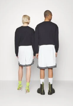 YOURTURN Unisex - Shorts - White 10 YOURTURN Unisex - Shorts - White -Yourturn e54f457ef8e24e7c9a840a567120bedd