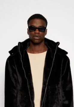 YOURTURN Winter Jacket - Black 11 YOURTURN Winter Jacket - Black -Yourturn f7b08c4eb50e455d9a52a2b7e1efc2c5