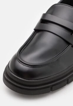 YOURTURN Slip-Ons - Black -Yourturn fbe1d69ec73d424097583e846261fdbb