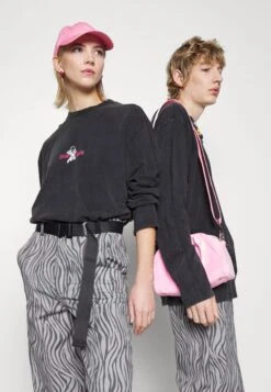 YOURTURN Sweatshirt - Black -Yourturn fea1107426cc41f68a0017430f30ab87